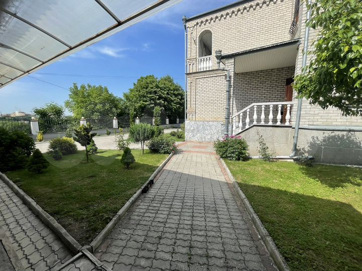 Дом 470 м² на участке 10 сот.