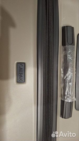 Чемодан на колесах calpak