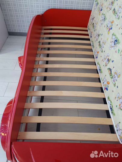 Детская кровать машина