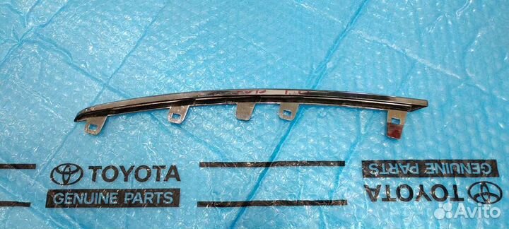 Corolla 150 хром решетки радиатора правый верхний