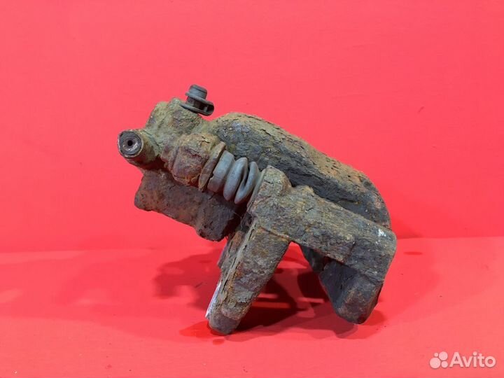 Суппорт передний правый Opel Corsa D хетчбэк