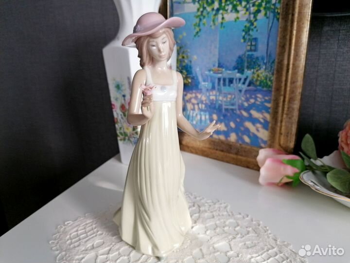 Статуэтка Lladro nao Нежный бриз фарфор Испания
