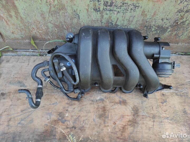 Впускной коллектор Passat B6 Golf V 2.0 FSI