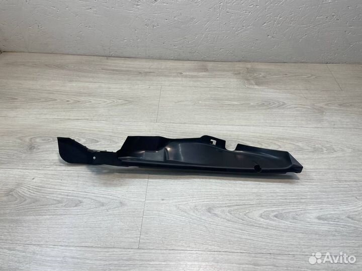 Пыльник переднего крыла правый Honda Civic 4D