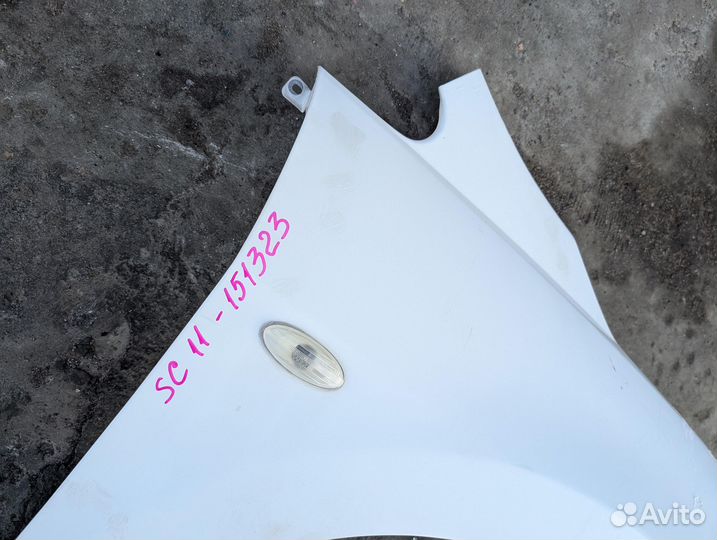 Крыло Nissan Tiida Latio SC11 HR15DE Прав. Перед