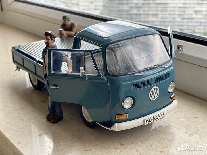 1/18 Schuco VW Transporter T2