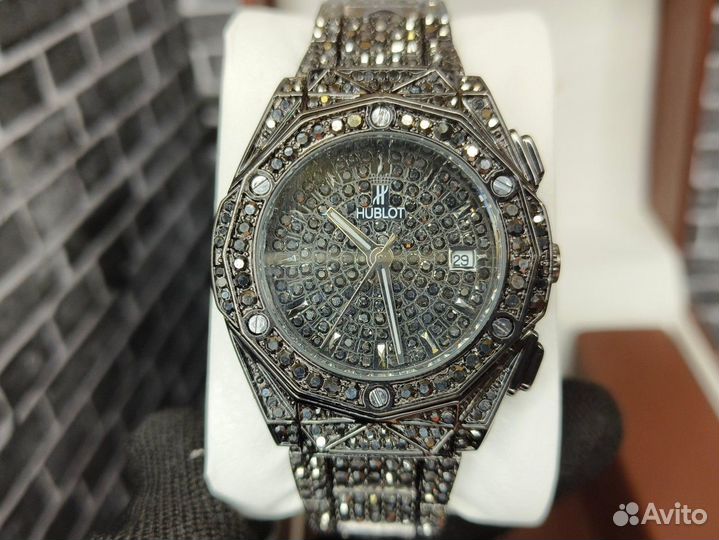 Женские наручные часы Hublot