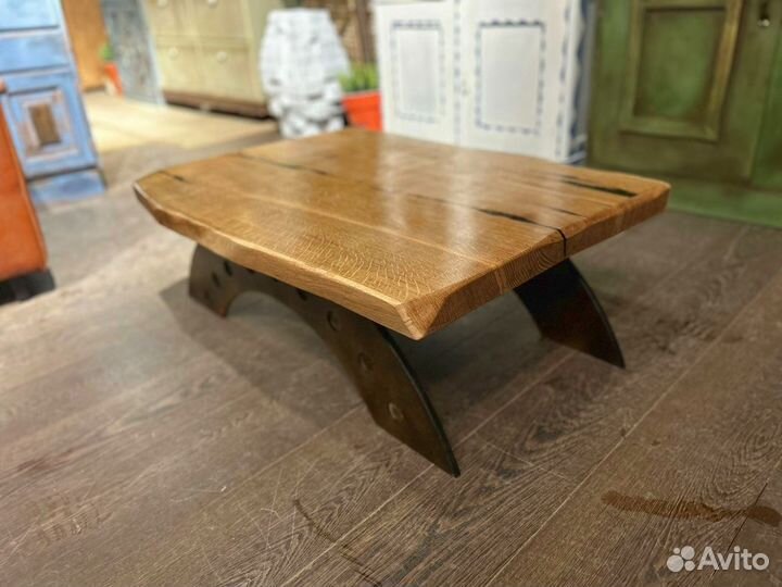 Низкий столик из массива