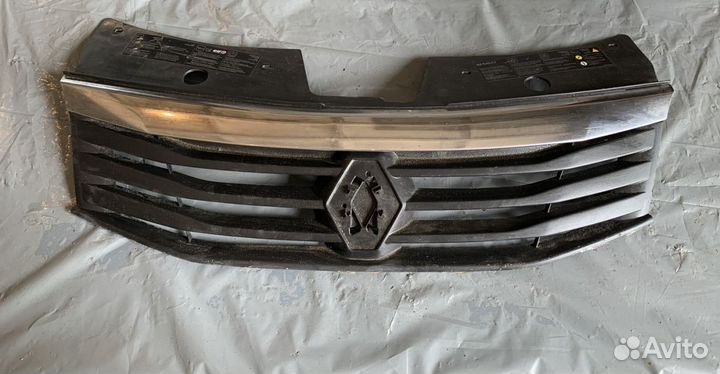 Решетка радиатора Renault Sandero 2009-2014 K7M