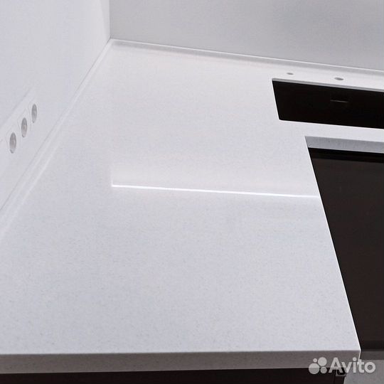 Кухонная столешница из иск камня Hi-Macs м2