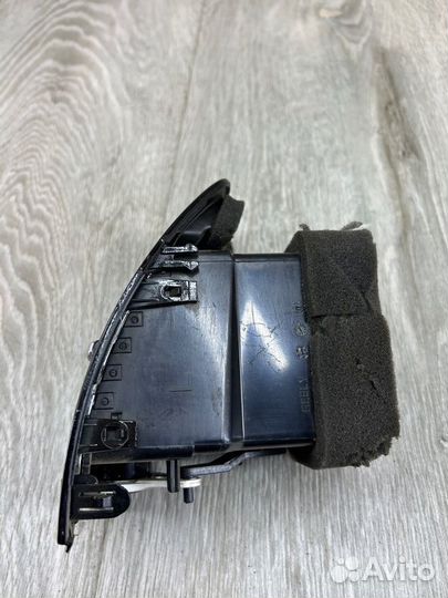 Дефлектор воздушный левый Geely Emgand 2011