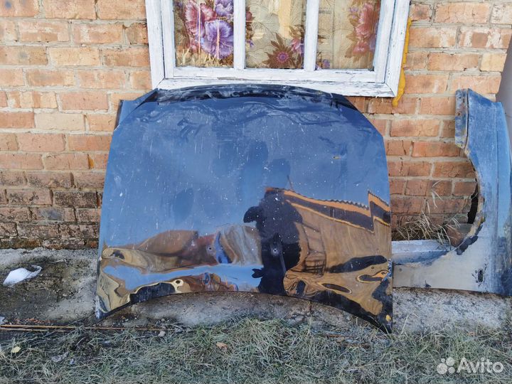 Капот на Приору