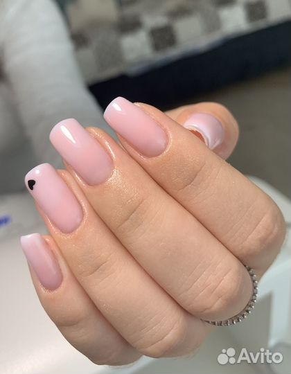 Модель на маникюр
