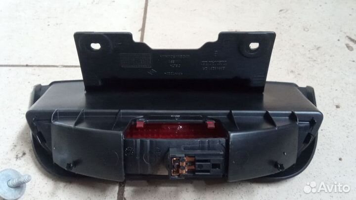 Дополнительный стоп сигнал renault logan 2