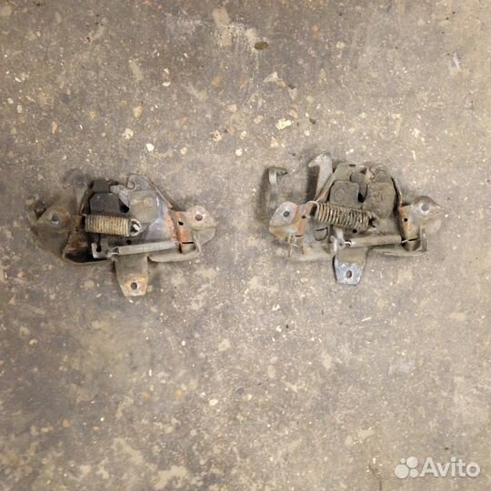 Замок капота Мицубиси Монтеро Паджеро Спорт 1