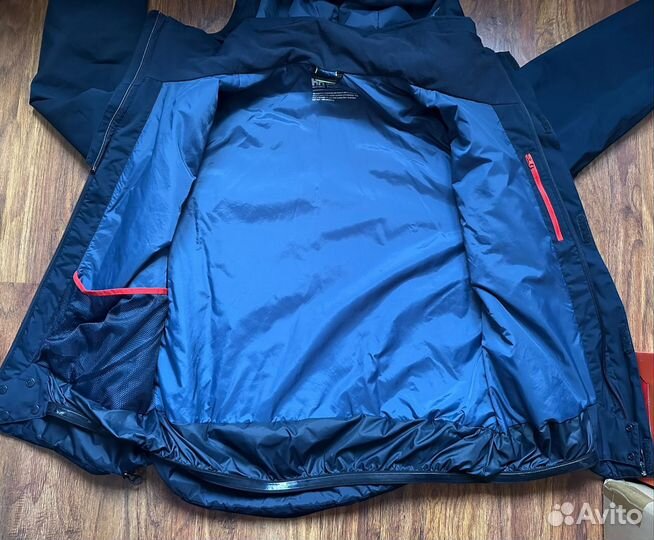 Горнолыжная куртка helly hansen