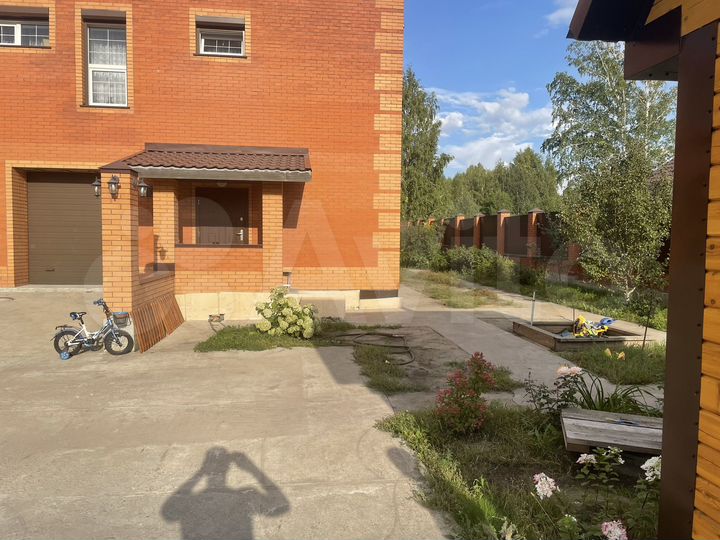 Дом 297 м² на участке 10,2 сот.