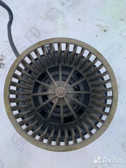 Моторчик печки Volkswagen Passat B3 1988 357819021