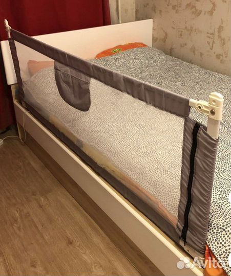 Защитный бортик для кровати