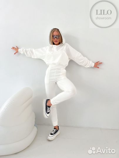 Костюм белый спортивный 40-42