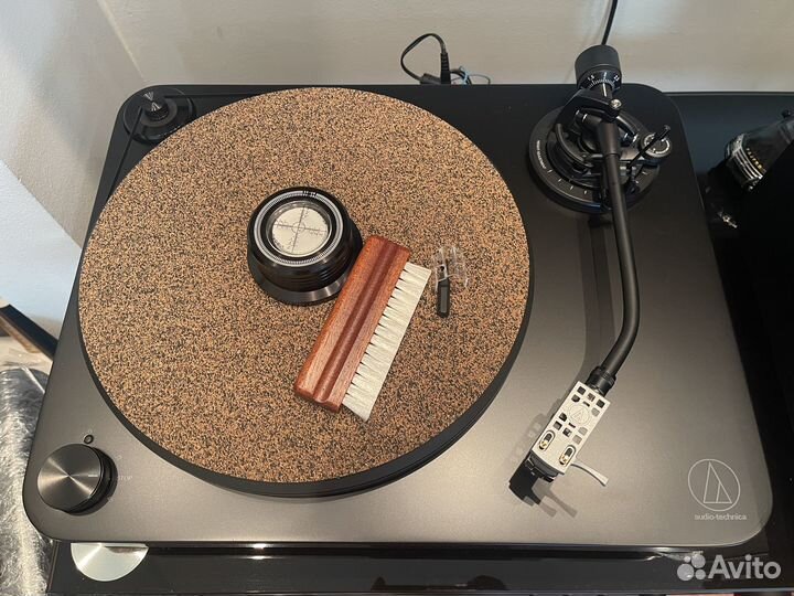 Виниловый проигрыватель Audio-Technica LP7