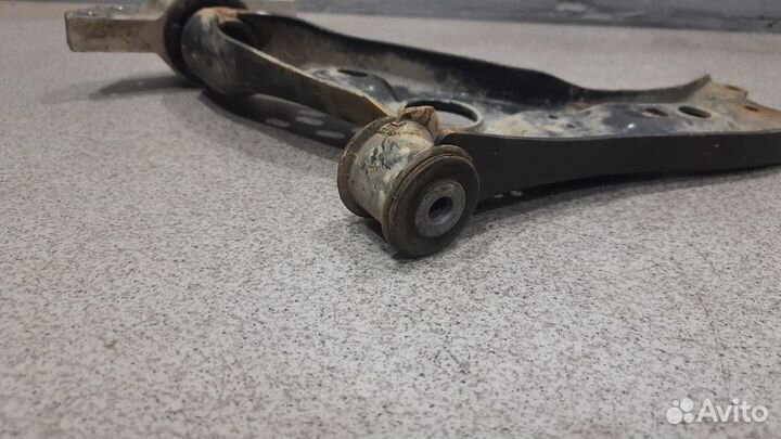 Передний правый рычаг WV Passat CC 2011