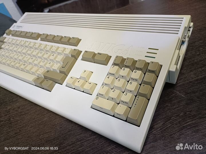 Редкий компьютер Commodore Amiga A1200