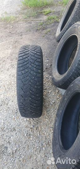 Michelin X-Ice North 4 215/65 R17