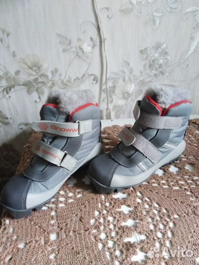 Продам детские лыжные ботинки