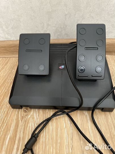 Игровой руль с педалями