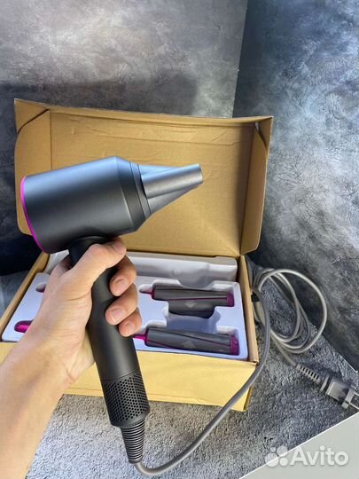 Фен Стайлер Dyson незаменимый помощник девушкам