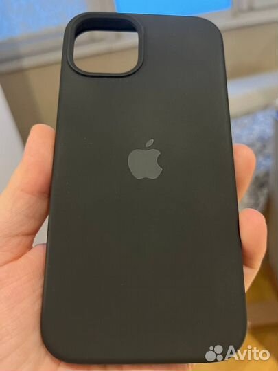 Силиконовый чехол на iPhone 13