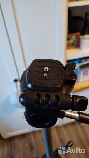 Штатив Vivitar