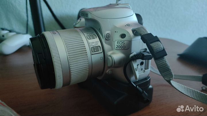 Зеркальный фотоаппарат canon 200d