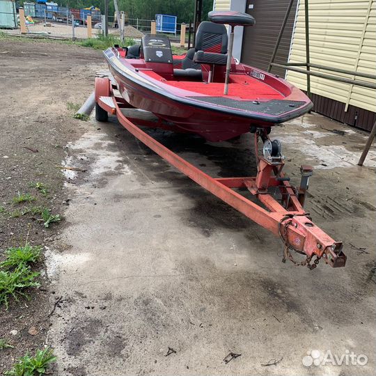 Катер скоростной Skeeter