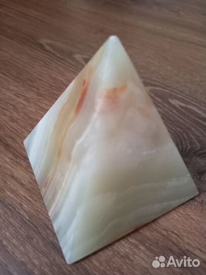 Фигурки из оникса