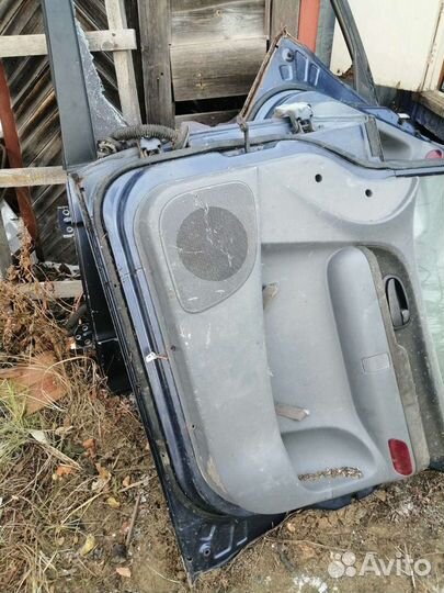 Двери на хундай траджет