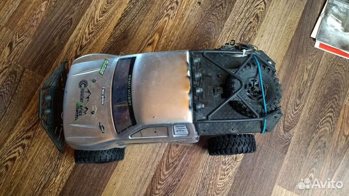 Машина на радиоуправлении 1 10