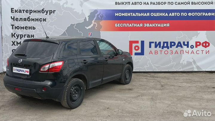 Козырек солнцезащитный правый Nissan Qashqai (J10)