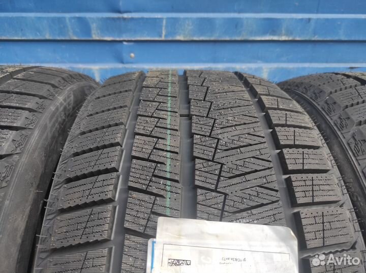 Habilead SnowShoes AW33 245/40 R18 и 265/35 R18 97V