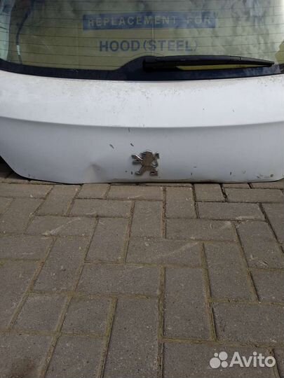 Peugeot 308 стекло задней двери