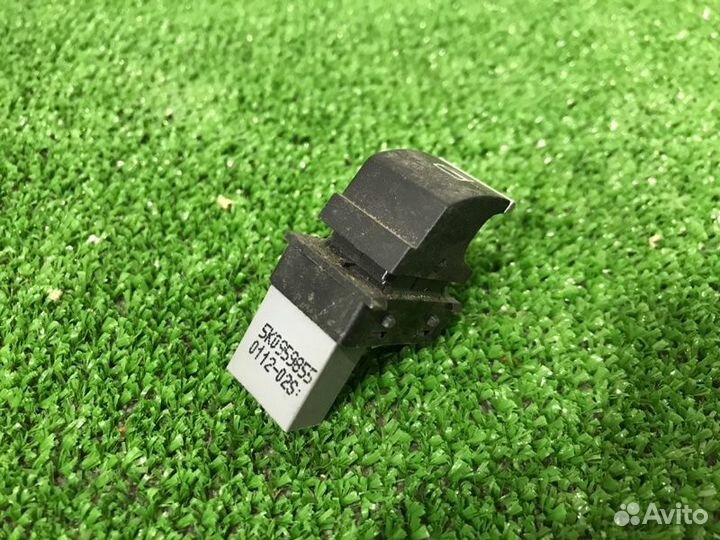 Переключатель стеклоподъемника Volkswagen Passat