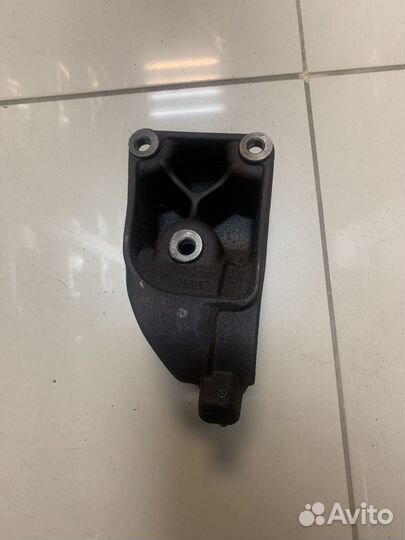 Кронштейн крепления подвесного подшипника Ford 1.8