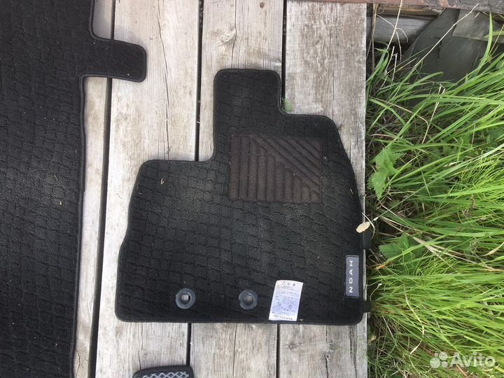 Ковры салона toyota noah 2015 года
