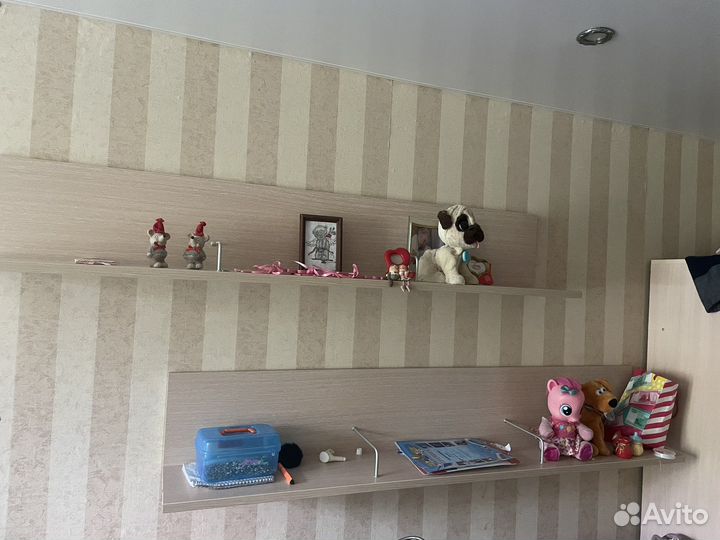 Книжные полки