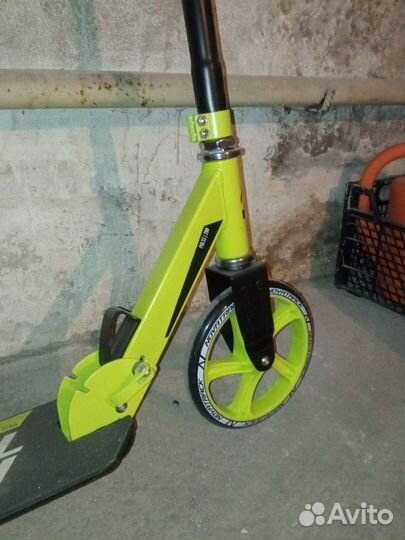Самокат новый до 90 кг Novatrack polis 200