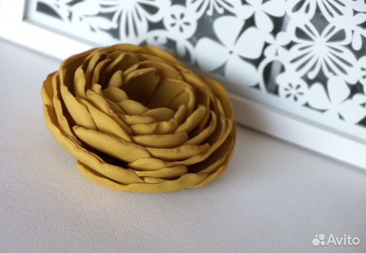 Брошь ручной работы из текстиля N 53/5