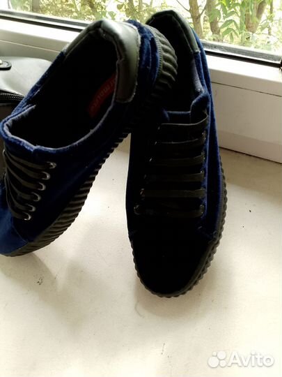 Кроссовки женские