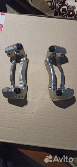 Скоба суппорта передние Паджеро 2