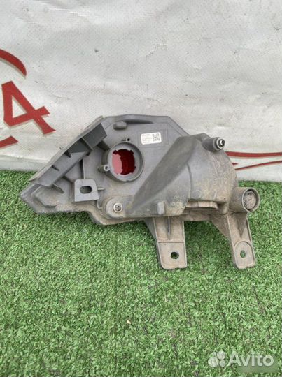 Противотуманная фара задняя левая Toyota Rav4